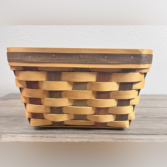 Longaberger 2007 Berry Basket with liner & Protector - Picture 5 of 7